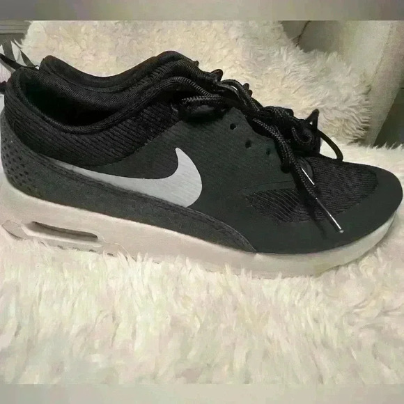 Nike Shoes - Nike sneakers
